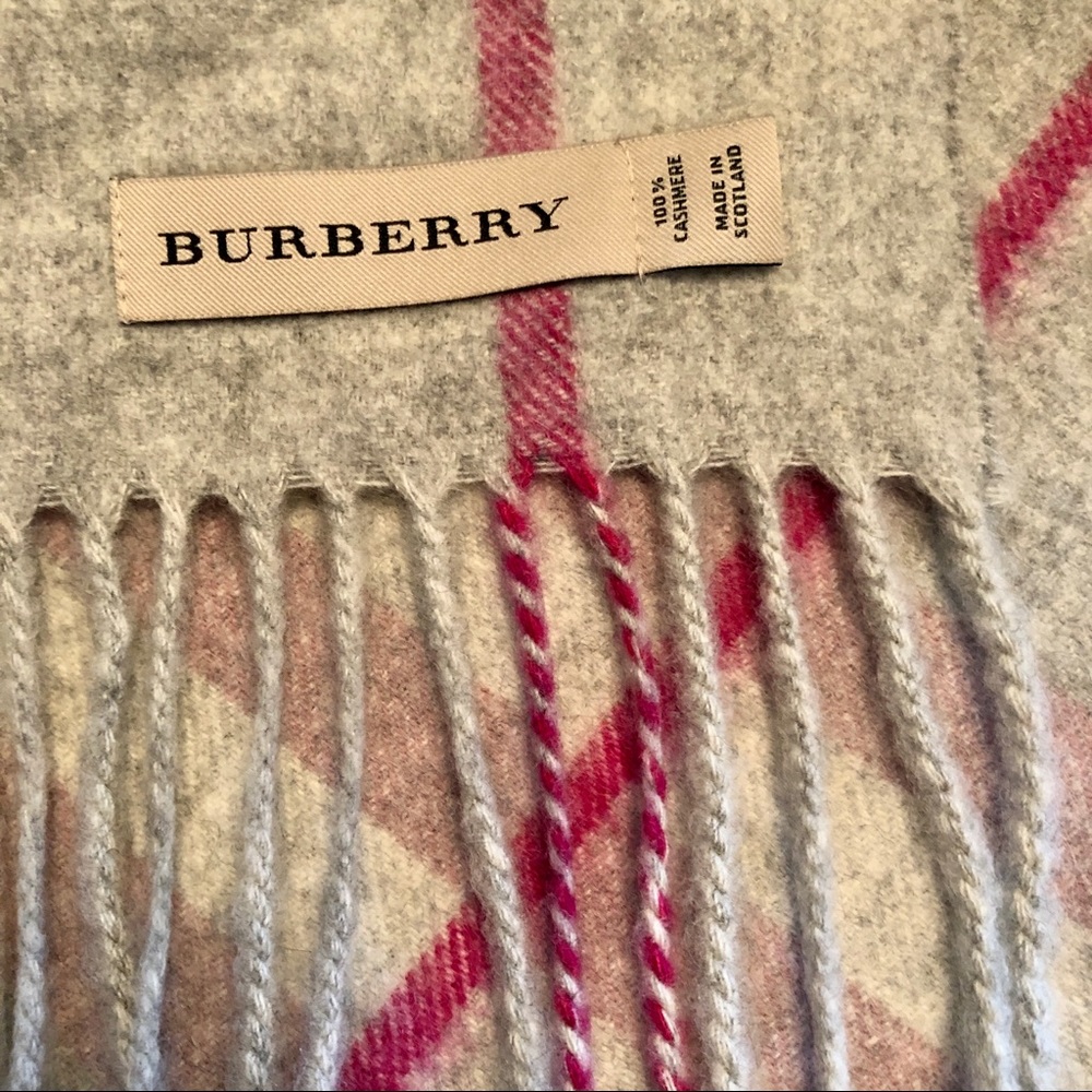 NWOT Burberry Cashmere fringed scarf - Picture 3 of 4